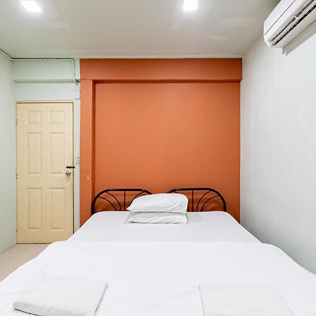 Freesia Saladaeng Silom Apartments Bangkok Exteriör bild
