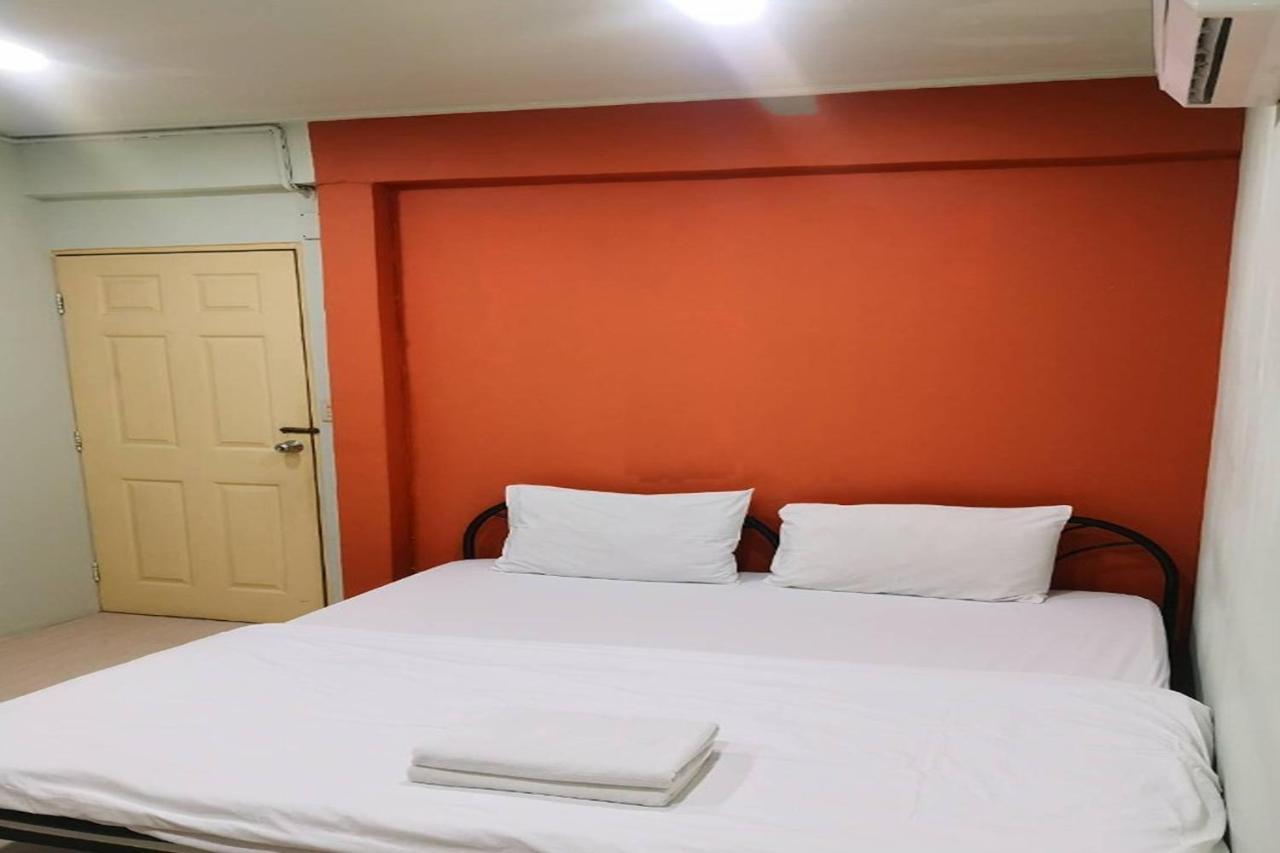 Freesia Saladaeng Silom Apartments Bangkok Exteriör bild