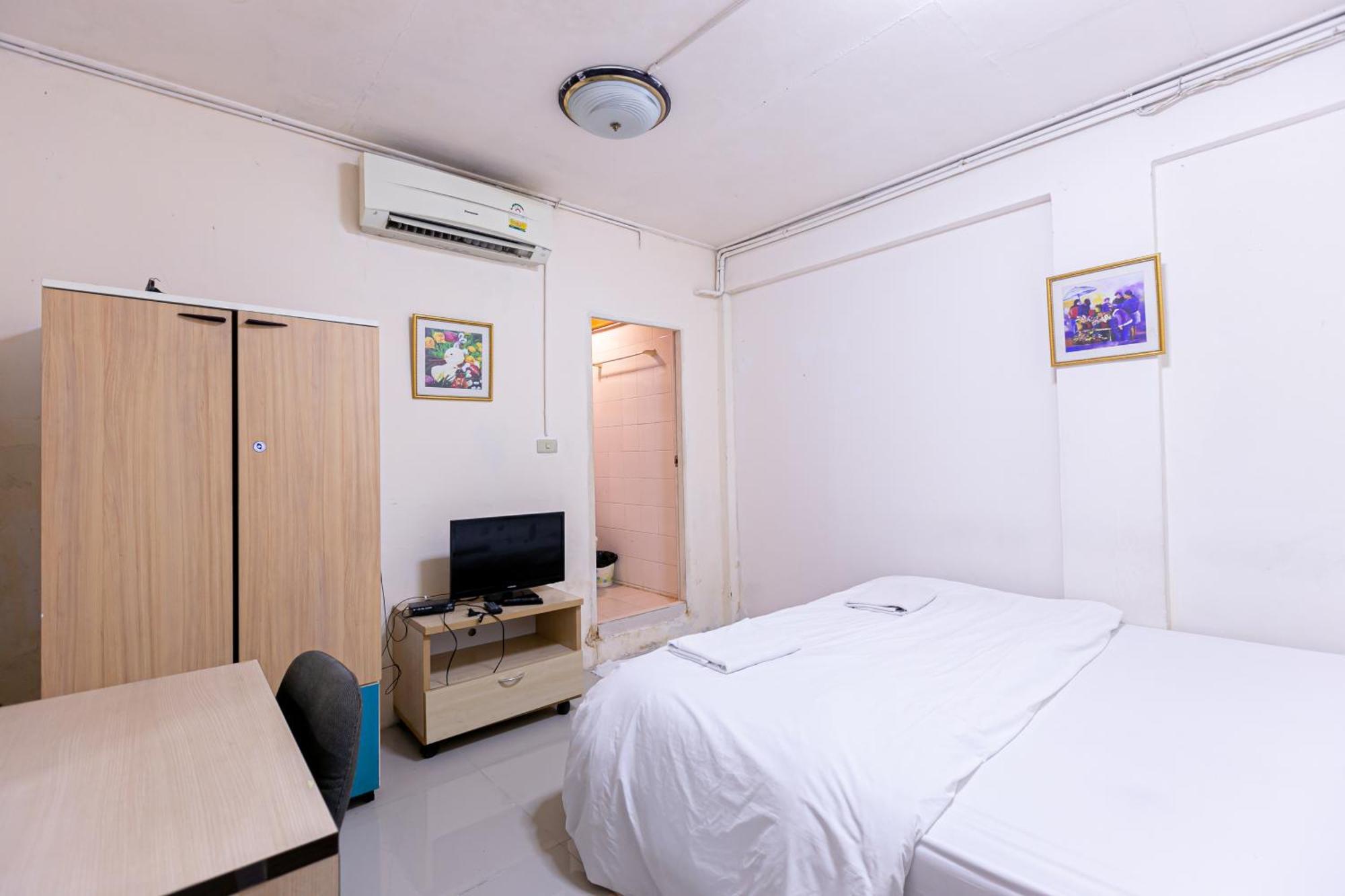 Freesia Saladaeng Silom Apartments Bangkok Exteriör bild