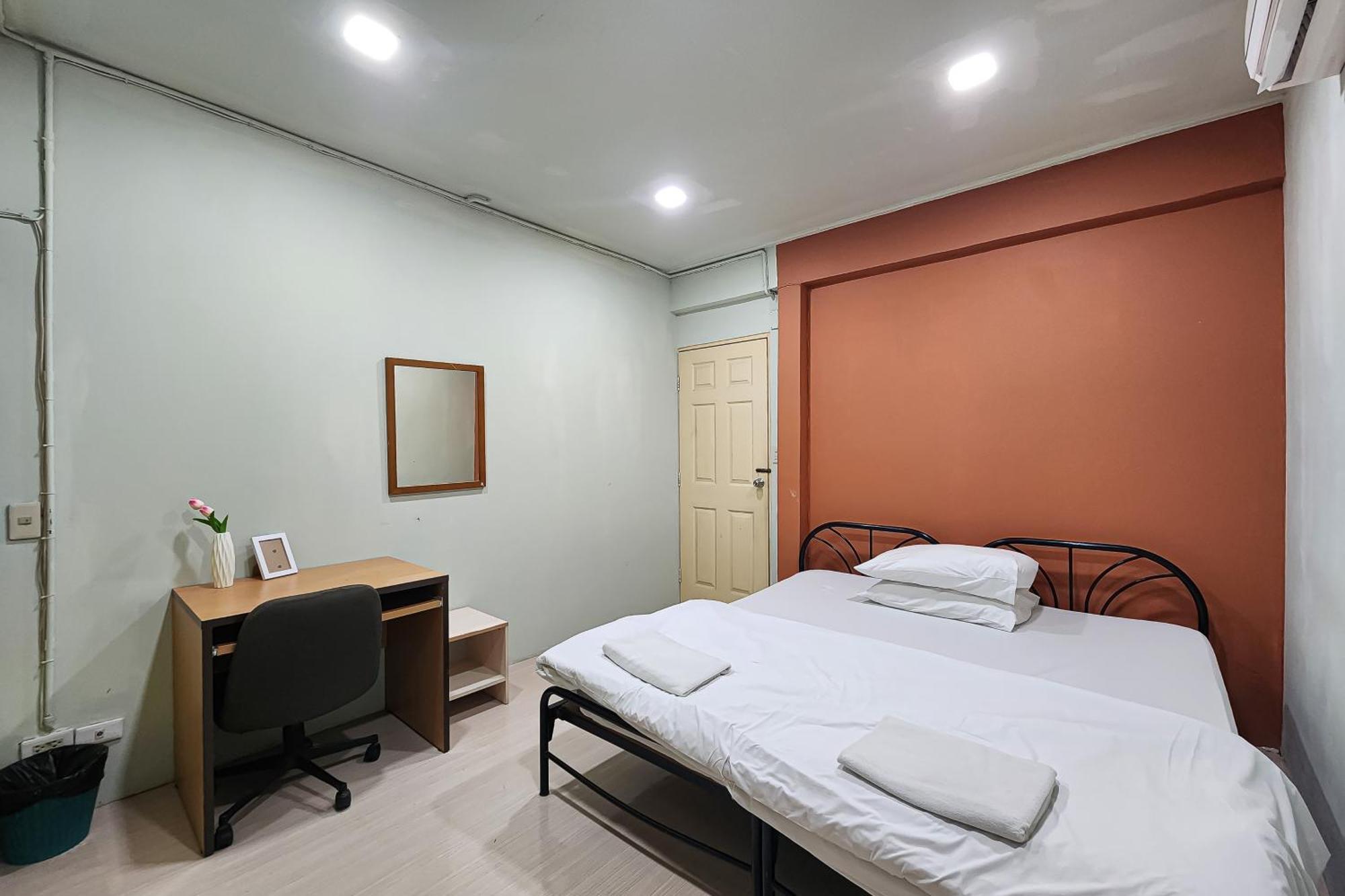 Freesia Saladaeng Silom Apartments Bangkok Exteriör bild