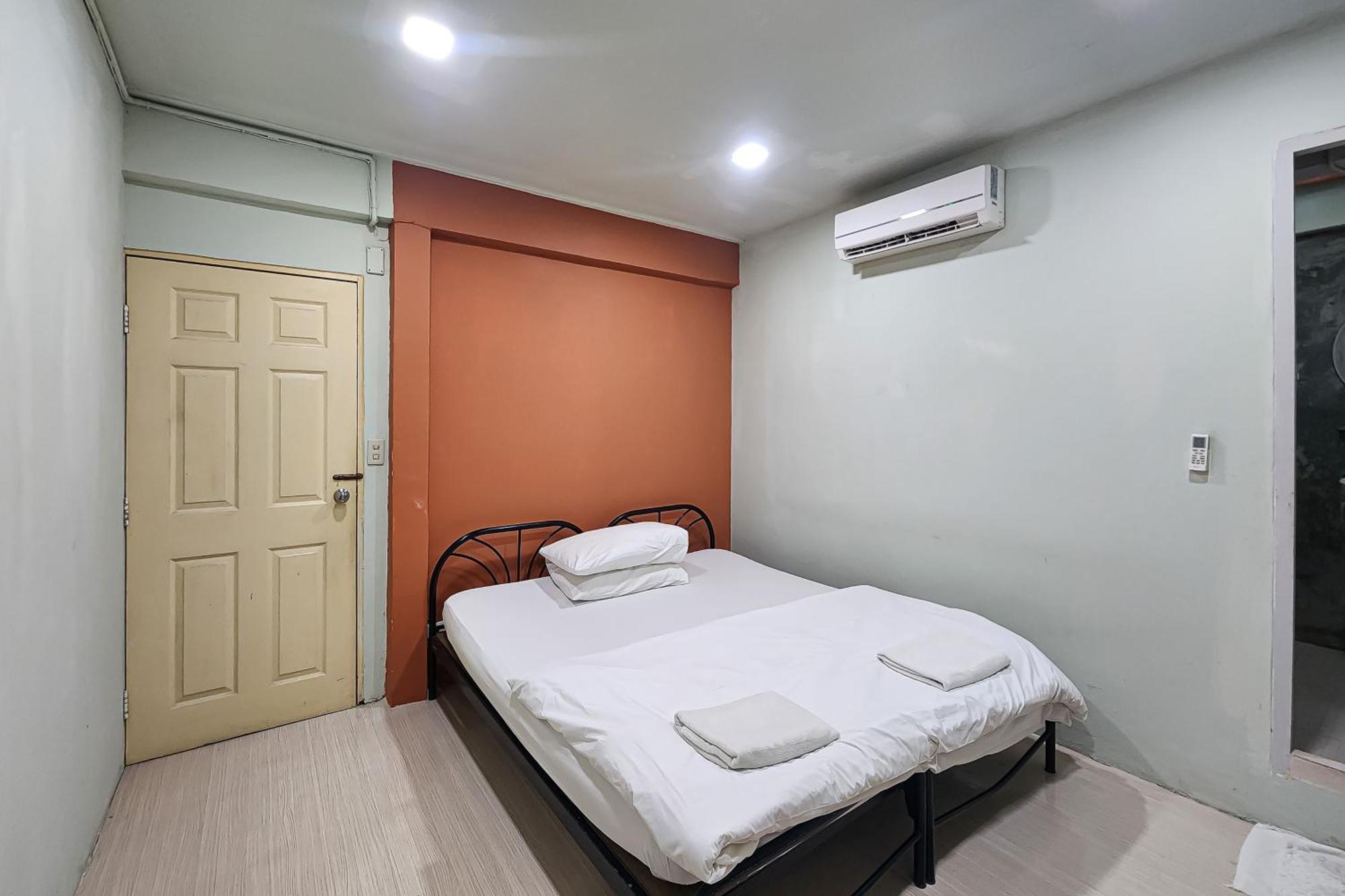 Freesia Saladaeng Silom Apartments Bangkok Exteriör bild