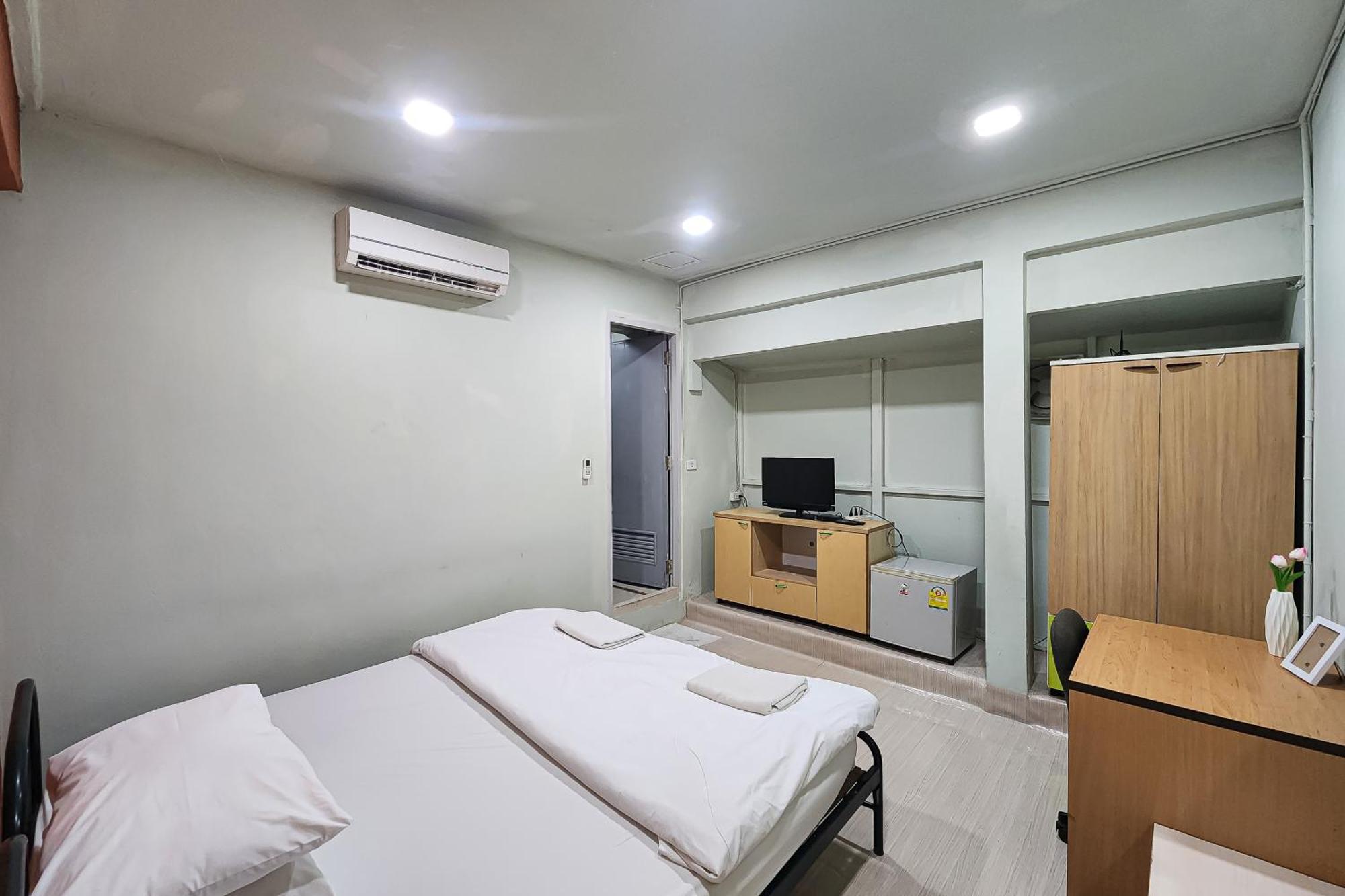 Freesia Saladaeng Silom Apartments Bangkok Exteriör bild