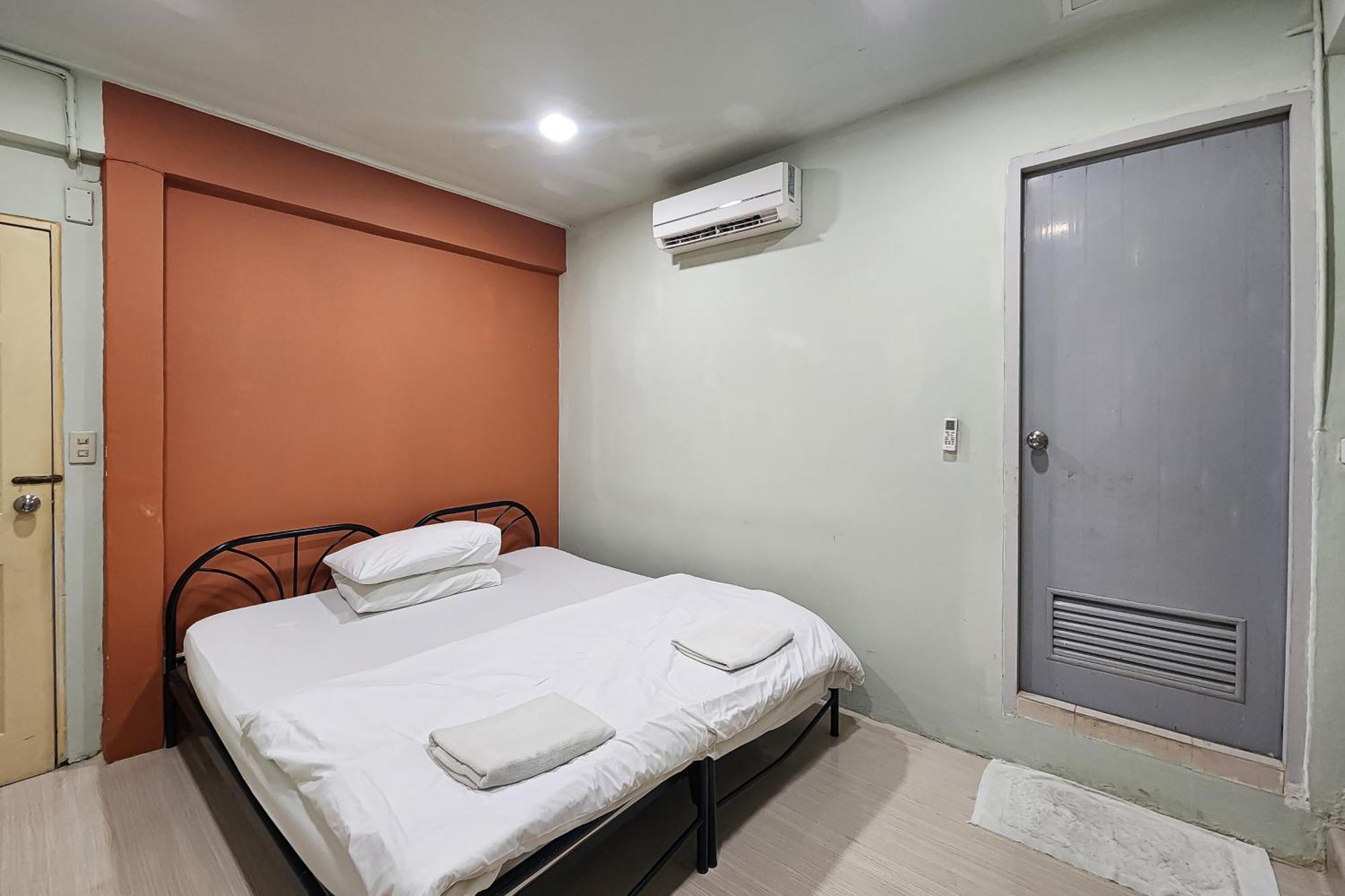 Freesia Saladaeng Silom Apartments Bangkok Exteriör bild