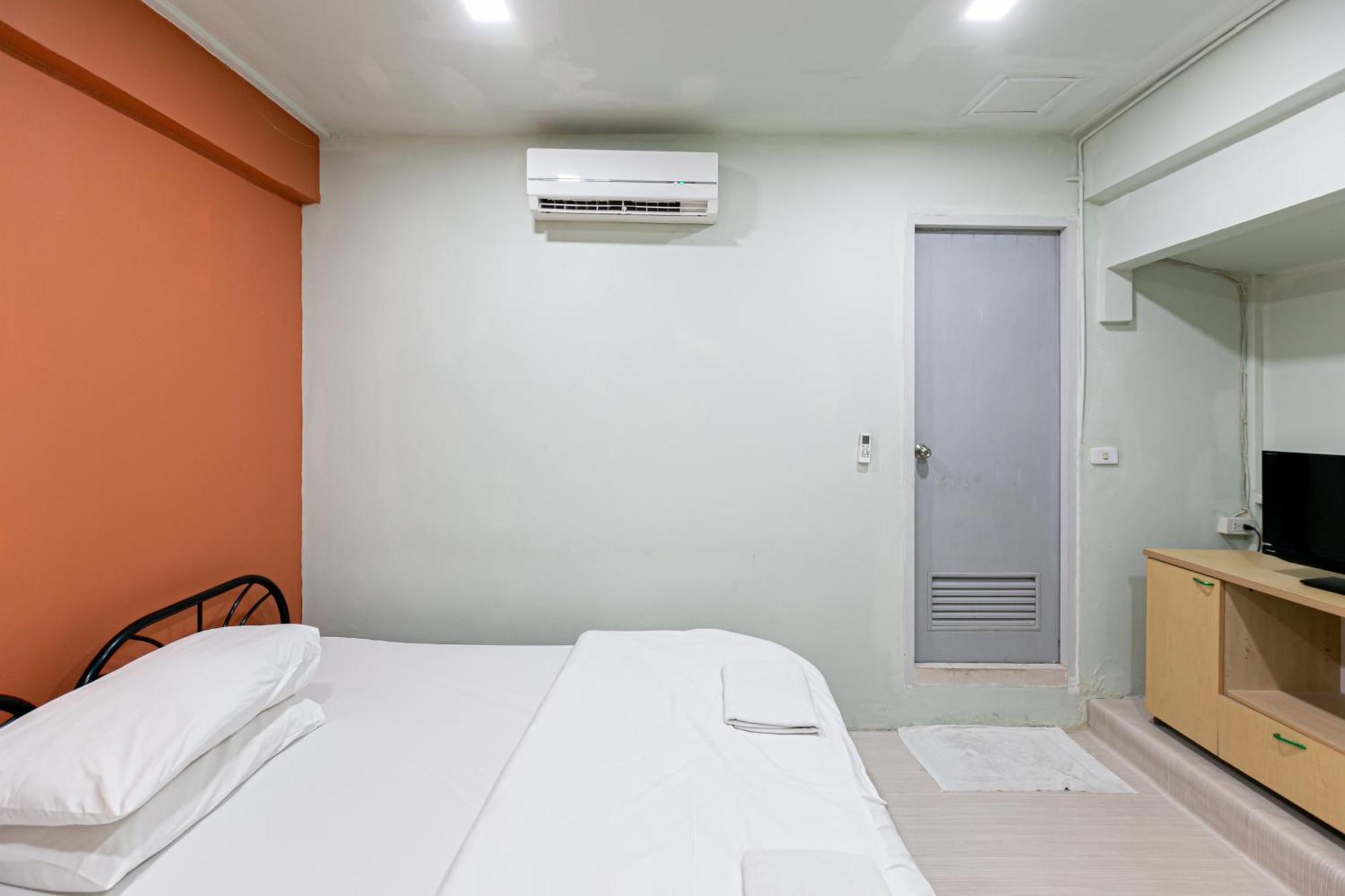 Freesia Saladaeng Silom Apartments Bangkok Exteriör bild