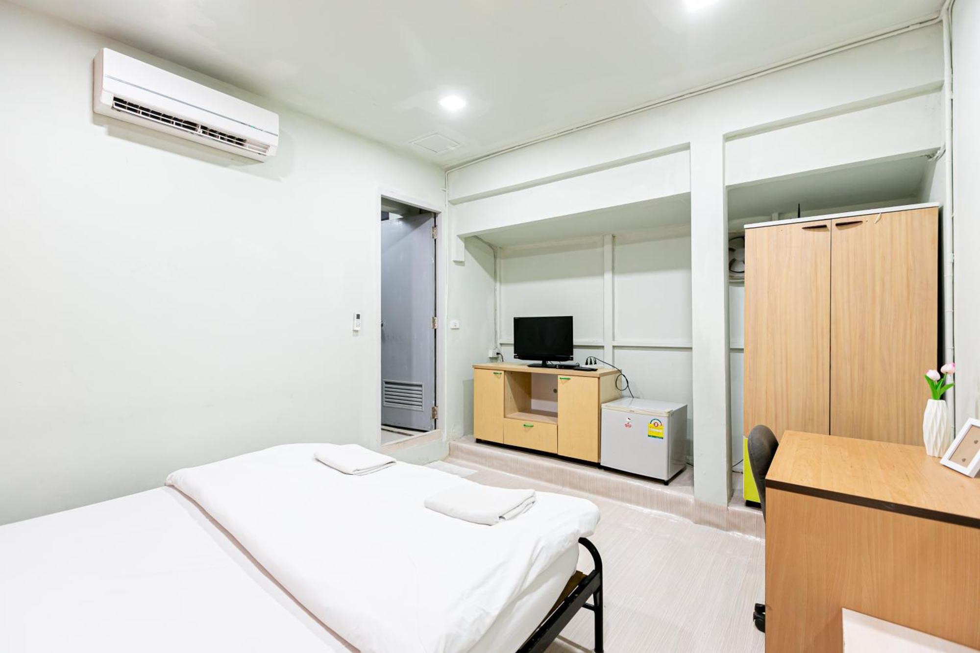Freesia Saladaeng Silom Apartments Bangkok Exteriör bild
