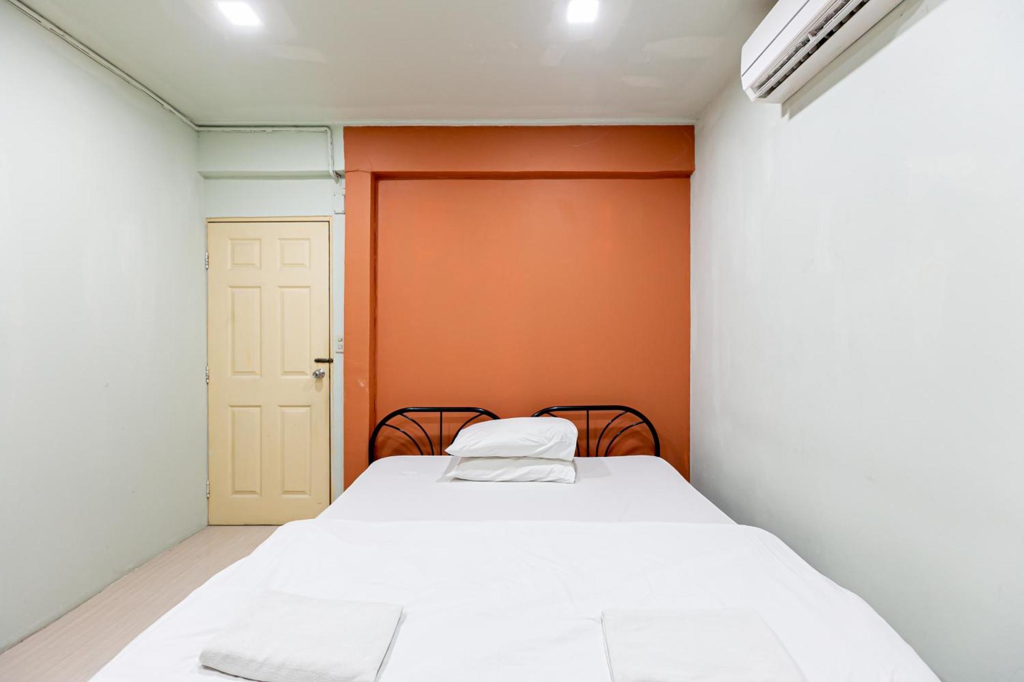 Freesia Saladaeng Silom Apartments Bangkok Exteriör bild