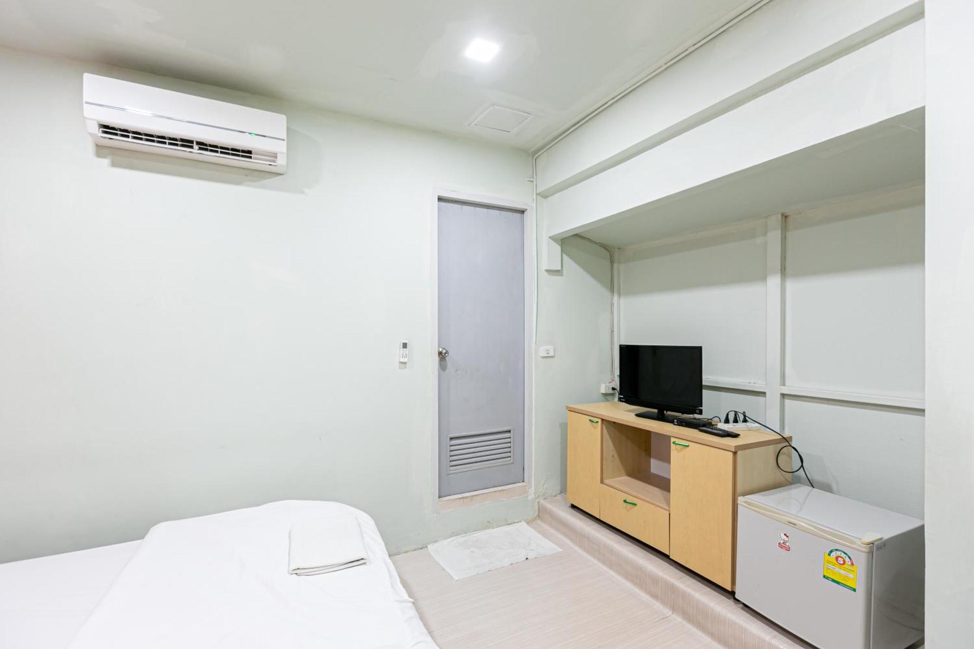 Freesia Saladaeng Silom Apartments Bangkok Exteriör bild