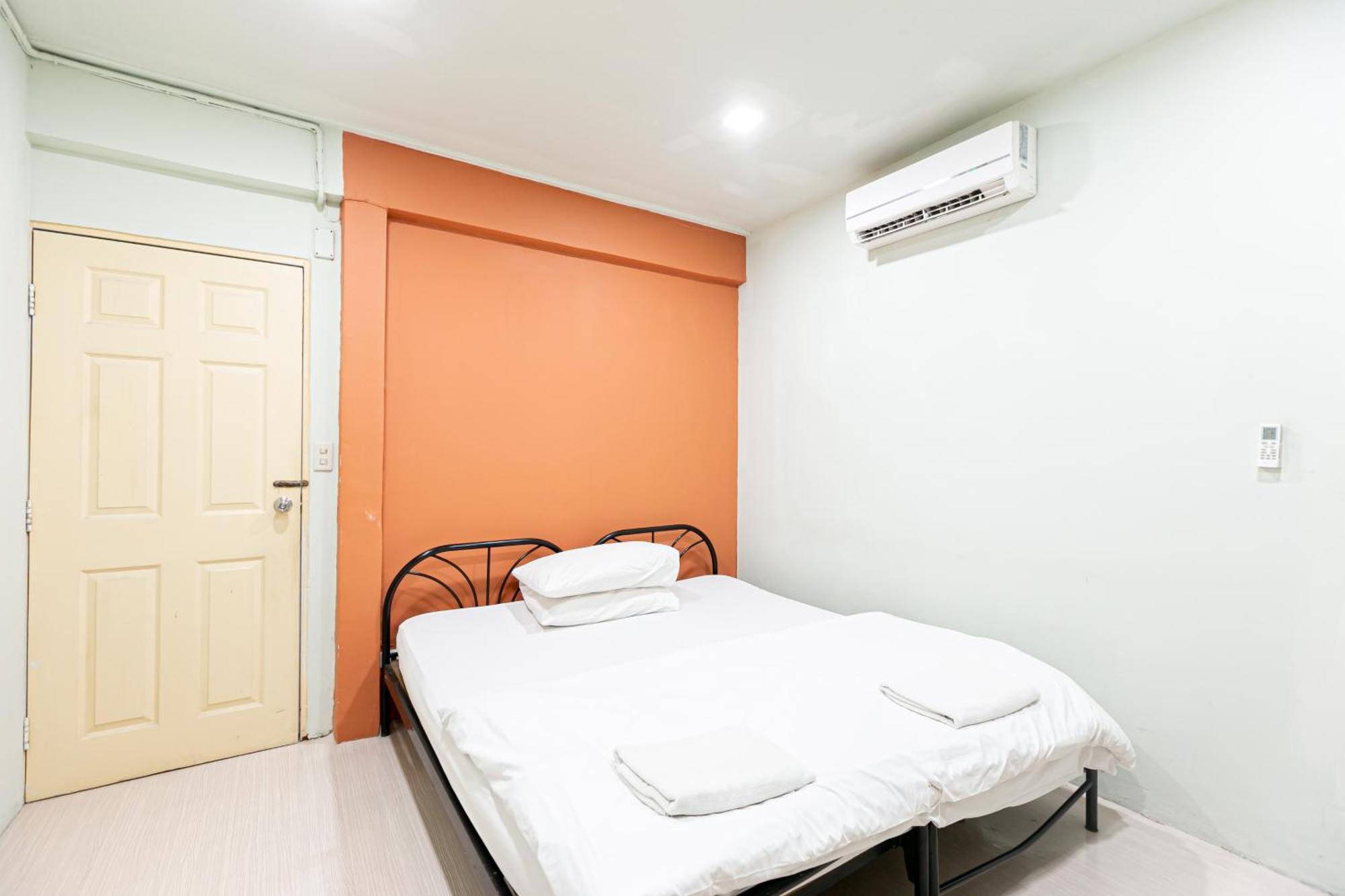 Freesia Saladaeng Silom Apartments Bangkok Exteriör bild